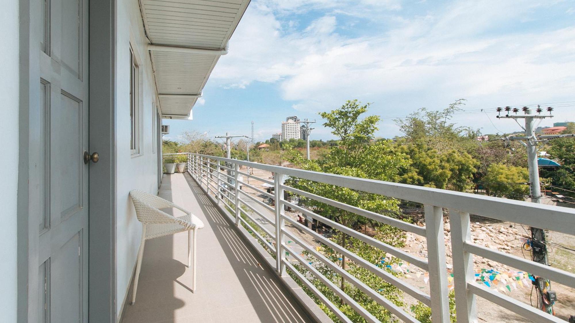 Reddoorz At Fat J Apartelle Mactan Cebu Exterior photo