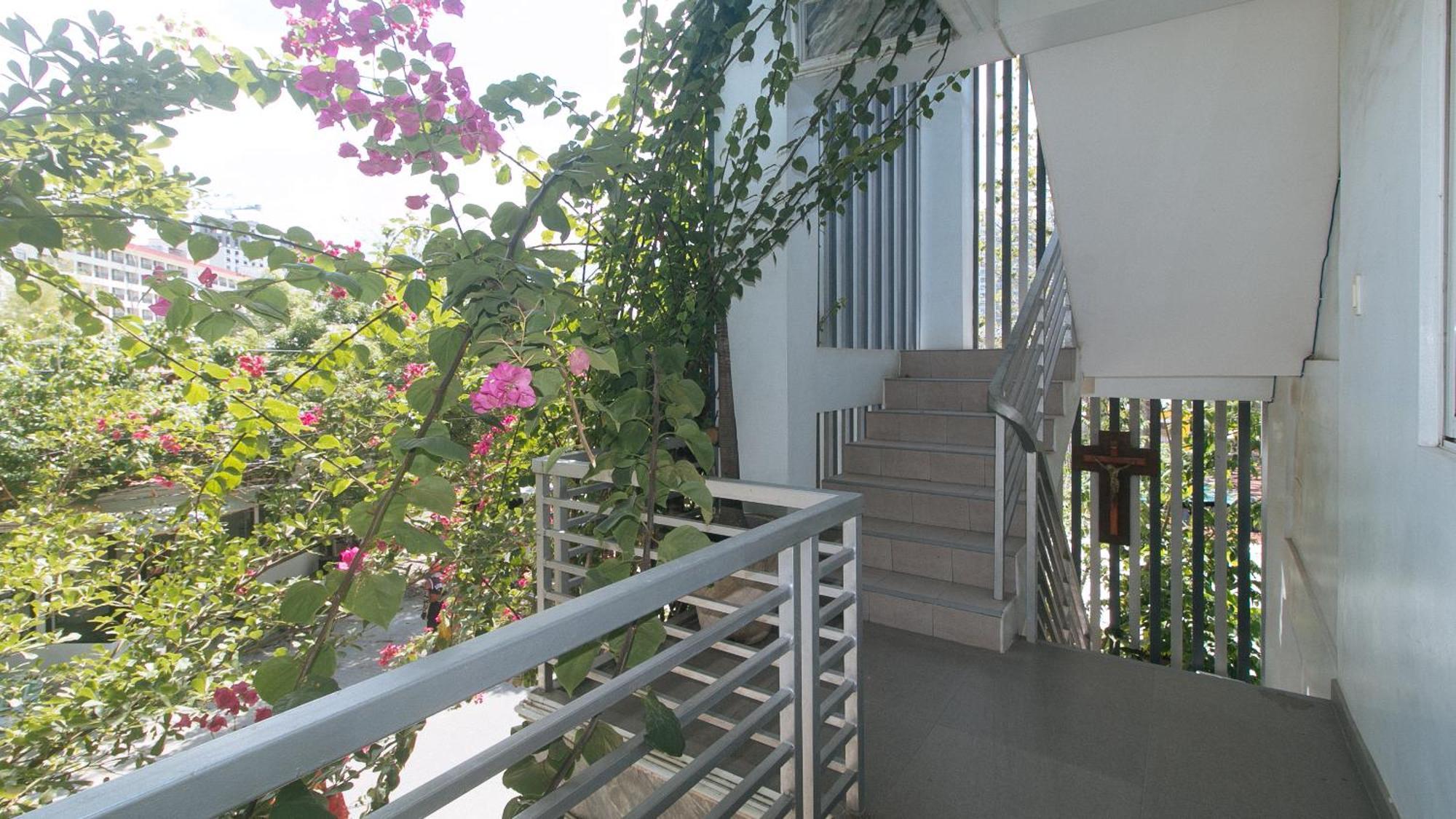 Reddoorz At Fat J Apartelle Mactan Cebu Exterior photo